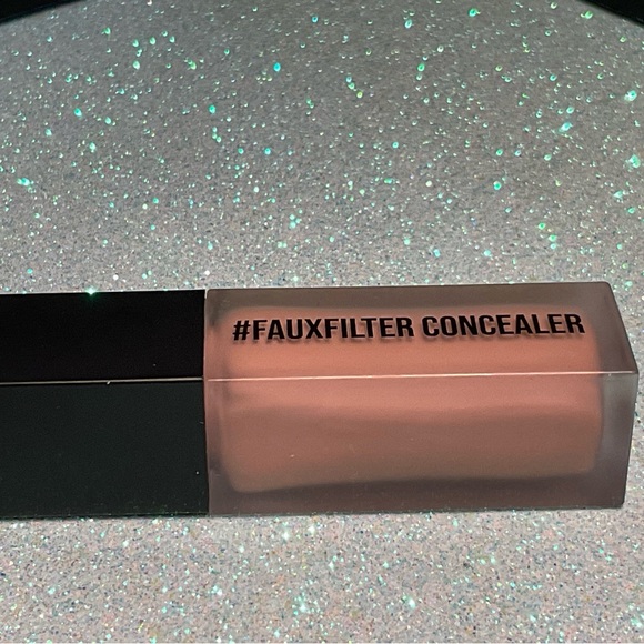Huda Beauty Faux Filter Concealer in MARMALADE 3.3BNEW - Picture 5 of 7